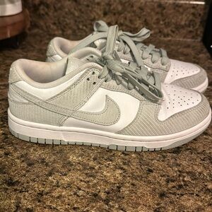 Light silver Nike corduroy dunks.